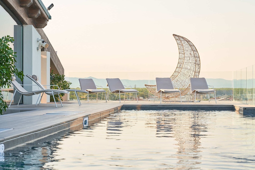 Palace Lido Hotel and Suites 31/33
