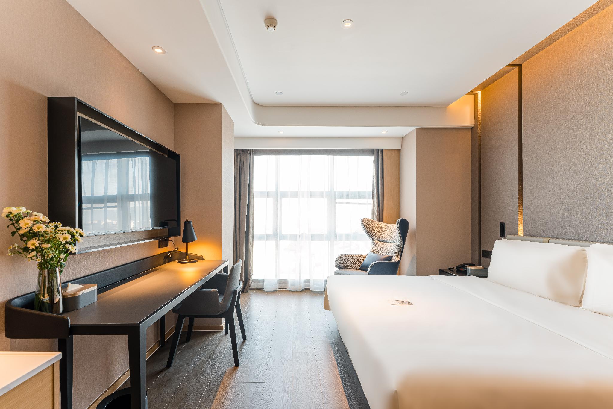 Elegant, King Bed