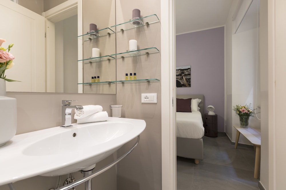 Rome Accommodation - Villa Borghese 19/20