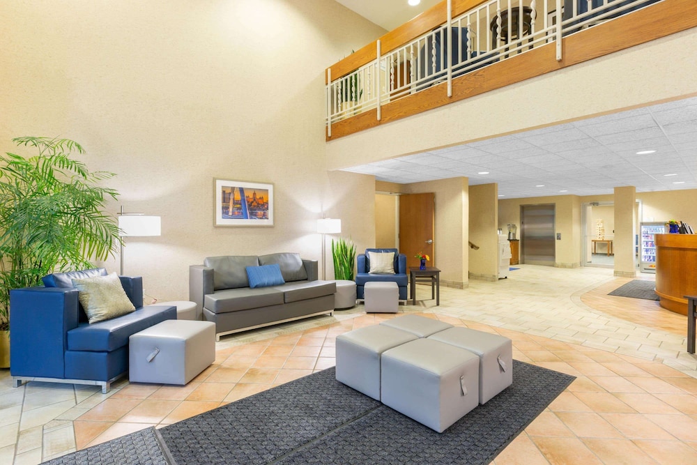 Baymont By Wyndham Des Moines Airport 35/56