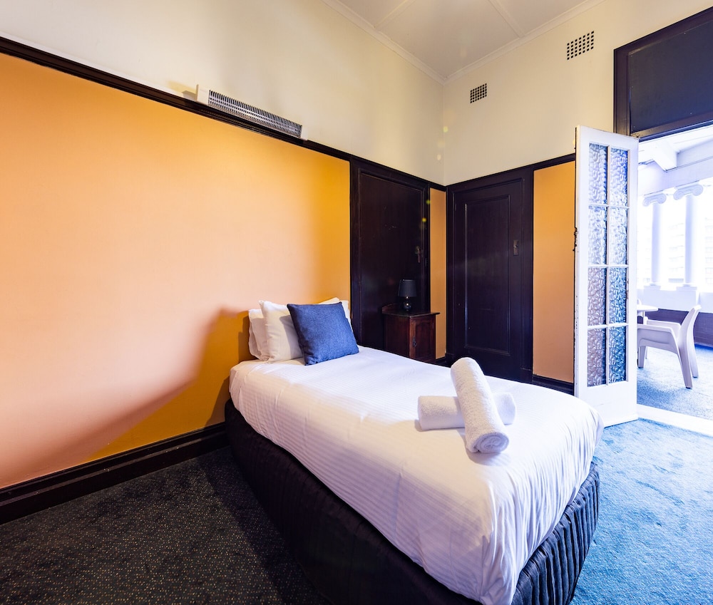 Strathfield Hotel 12/32