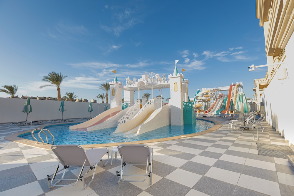 FLOW Spectrum Resort Sahl Hasheesh 96/102