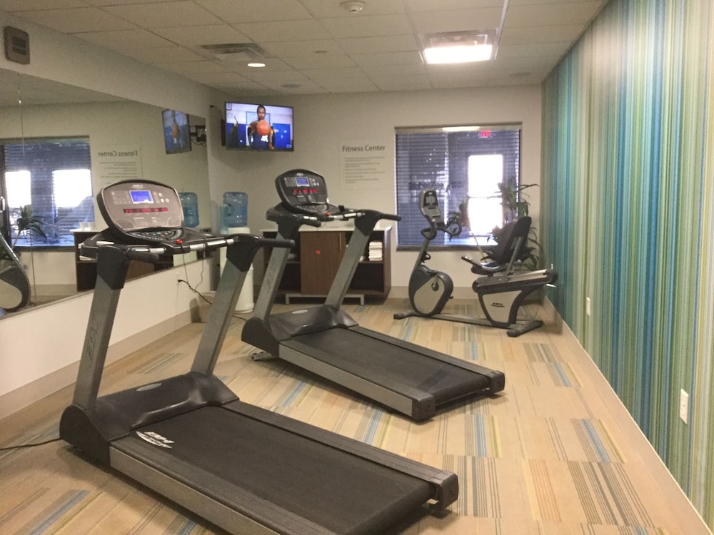 Holiday Inn Express Hotel Suites Hutto 45/72