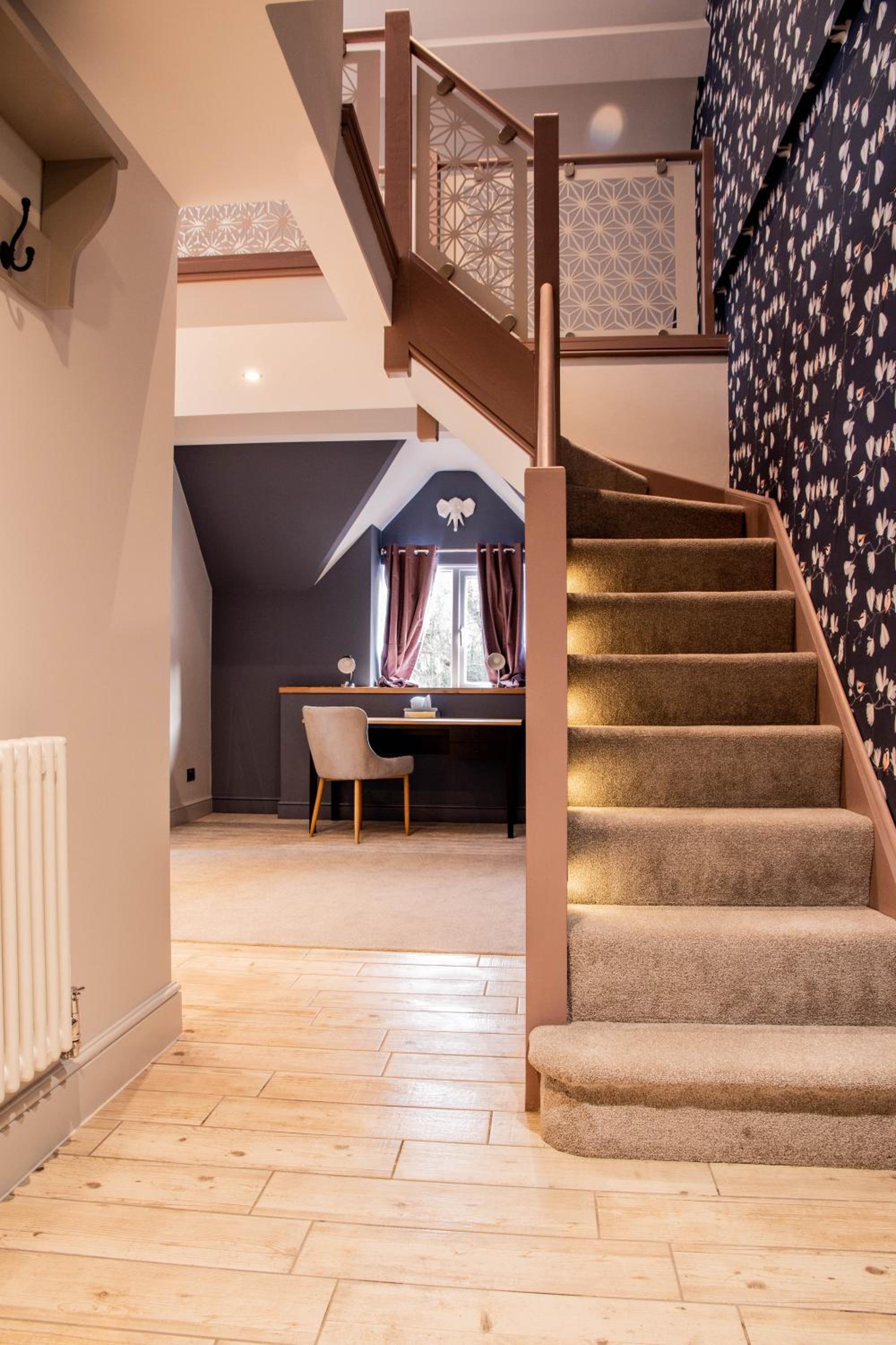 The Jacobean Hotel 4/58