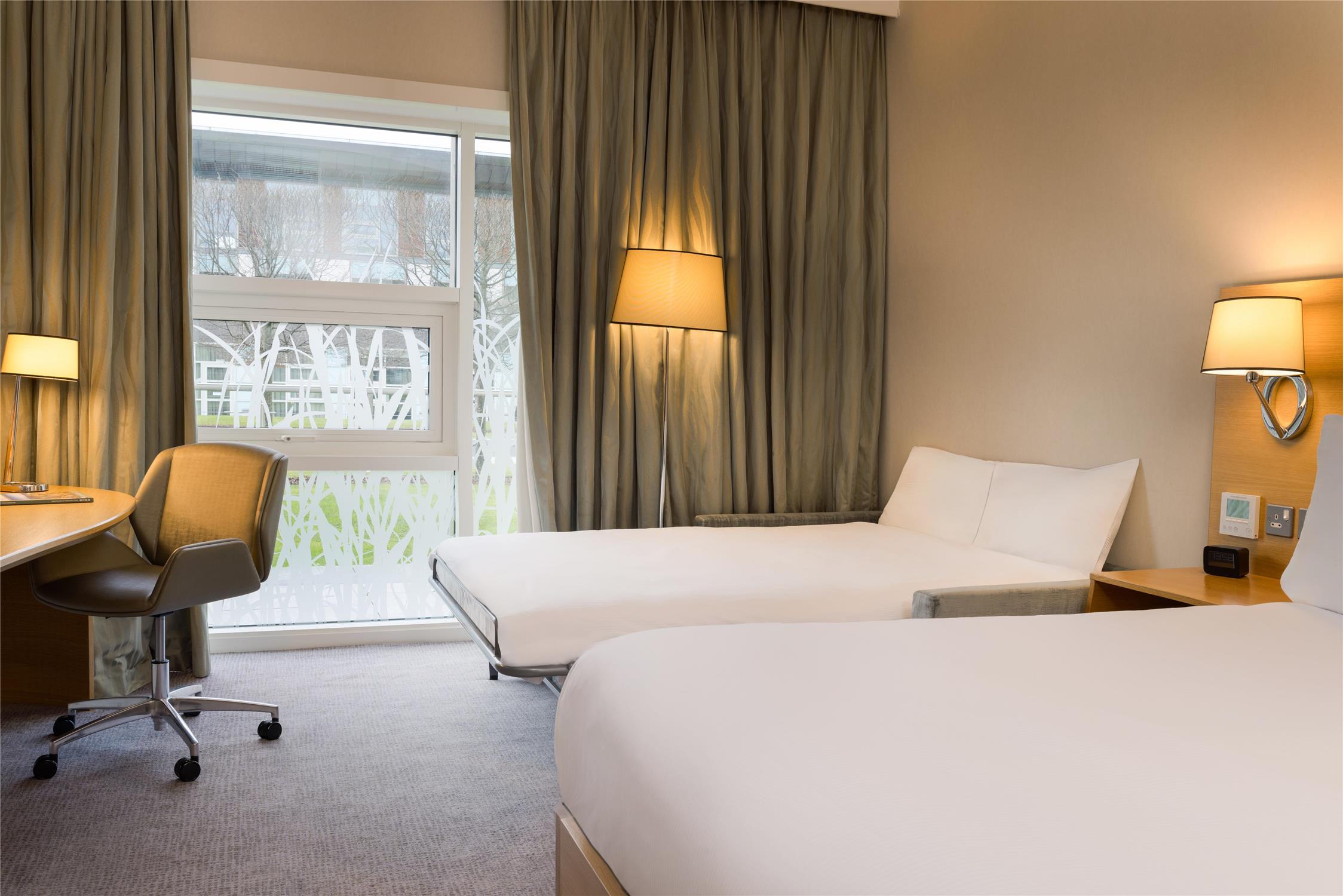 غرفة ديلوكس عائلية بسرير كينج، Hilton At St Georges Park Burton upon Trent 3/6