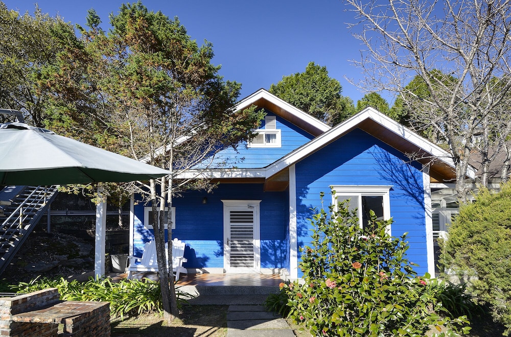 Aurora Villa 6/50