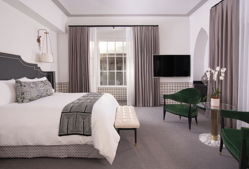 HOTEL CALIFORNIAN 16/48
