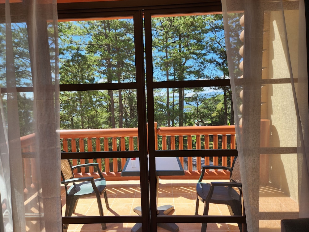 The Forest Lodge At Camp John Hay 59/75
