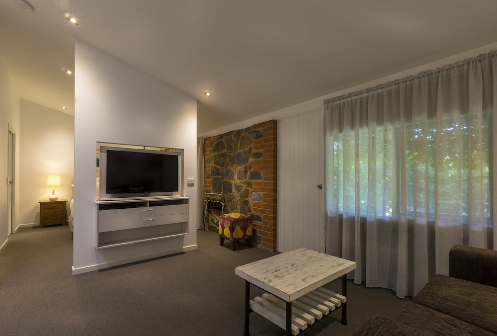 BRIGHT MYSTIC VALLEY HOLIDAY UNITS 28/47