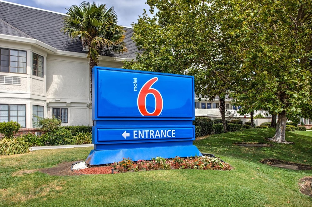 Motel6 Fairfield, CA - North 6/69