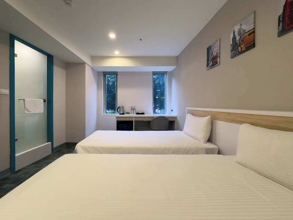 DELUXE, TWIN BEDS