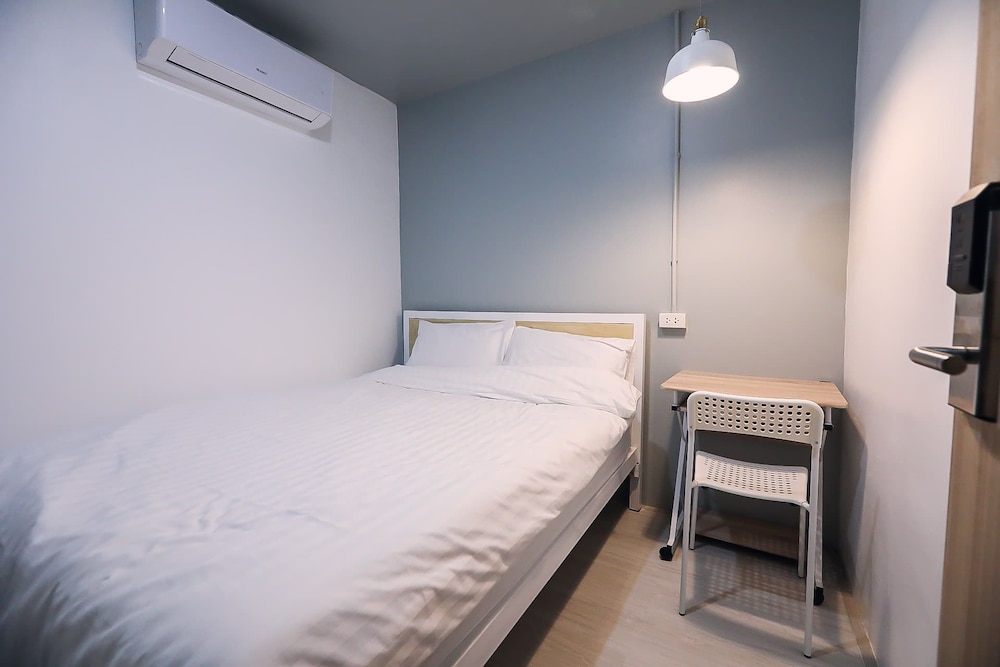 Local Time Bangkok - Hostel 11/25