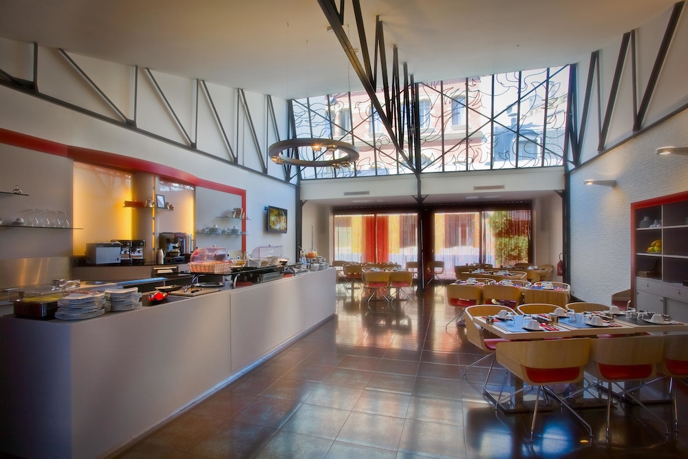 Pavillon Nation Hotel 33/41