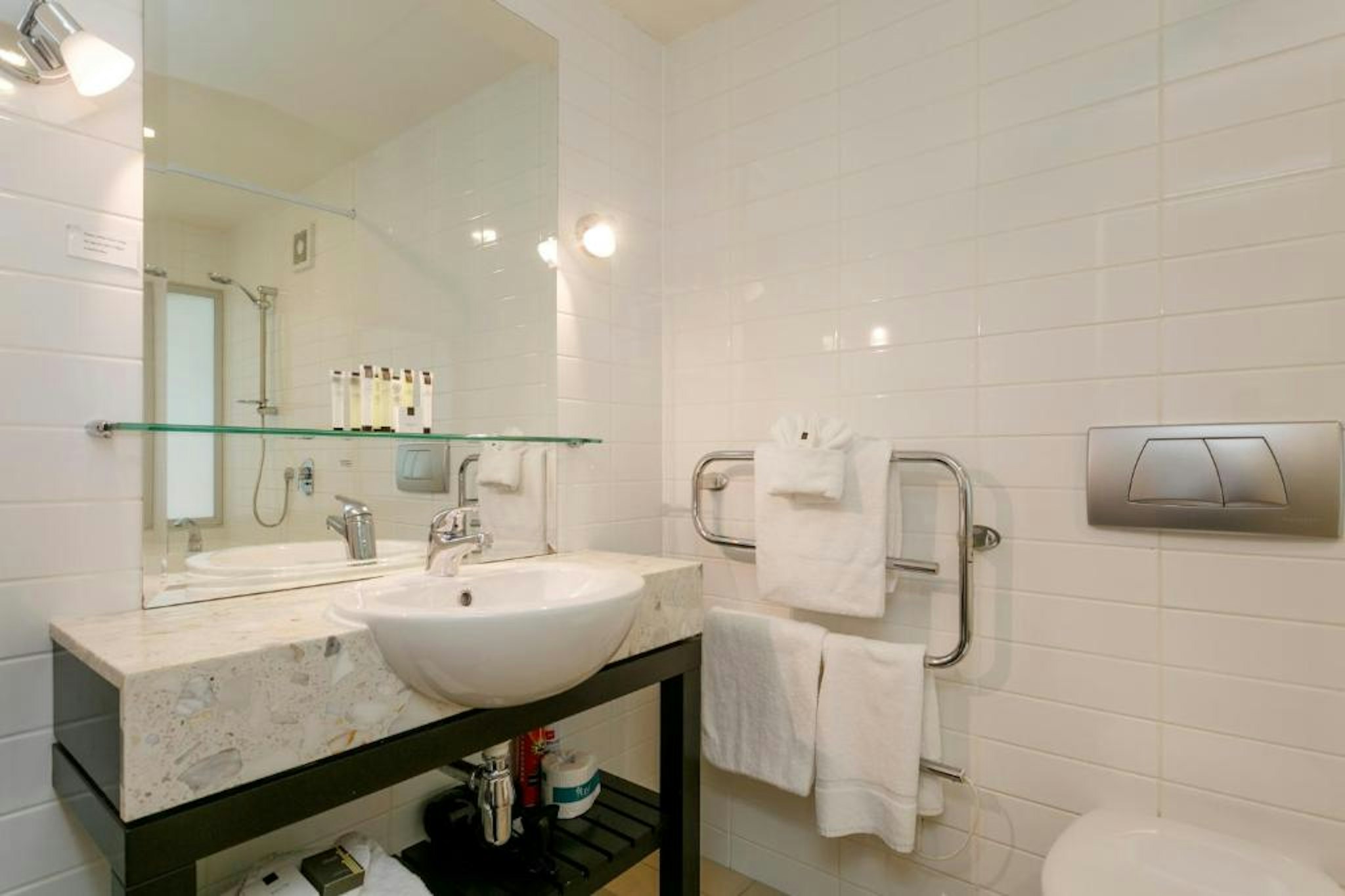 Luxury, Studio, Lake View, The Reef Resort 3/4
