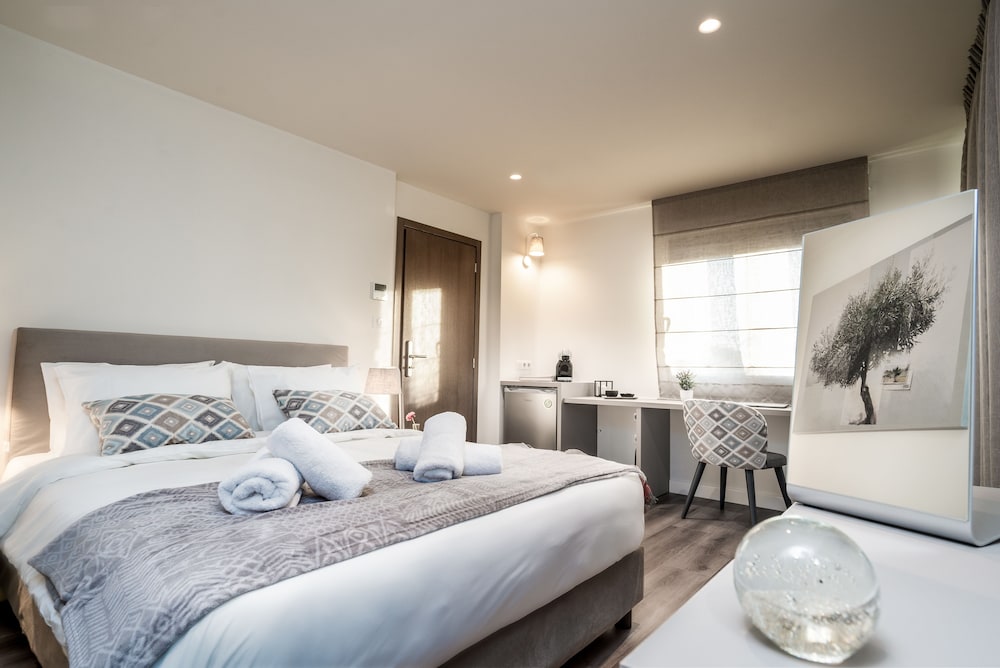 Urban Nest Suites and Apartments 11/75