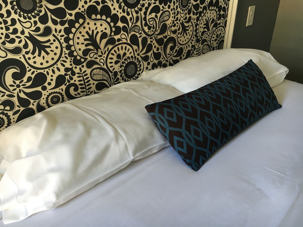 Hotel Salina Long Beach 17/29