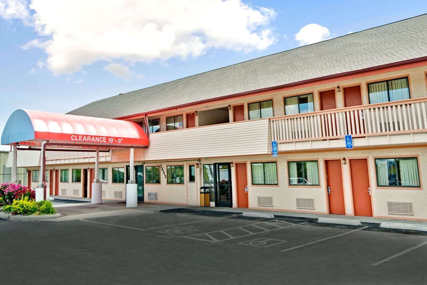 Days Inn By Wyndham Independence 4/45