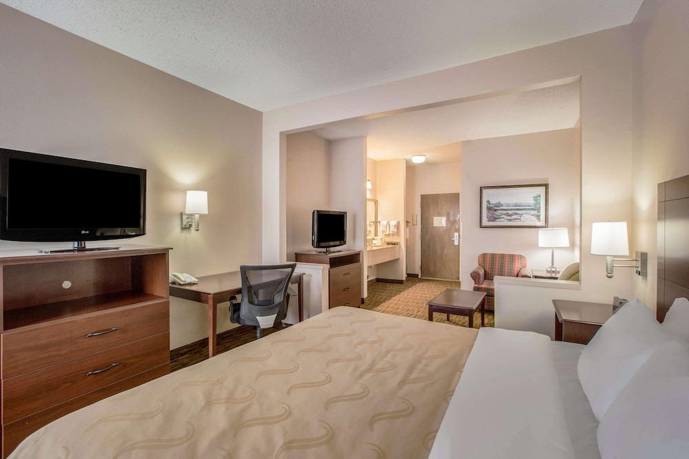 Quality Inn & Suites Lawrence - University Area 19/39