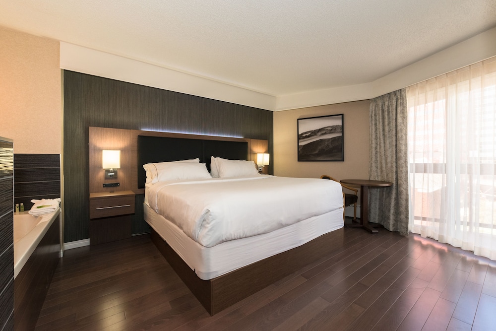Holiday Inn Express Edmonton Downtown 22/56