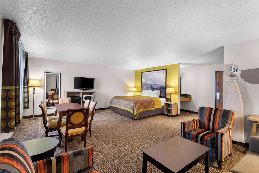 Super 8 by Wyndham Oelwein 35/47