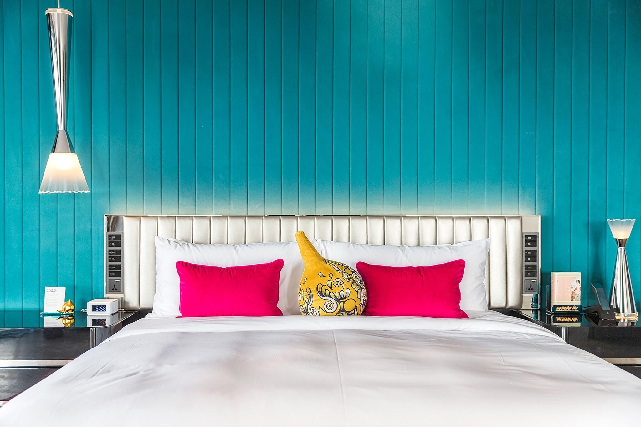 Suite, King Bed, Lake View
