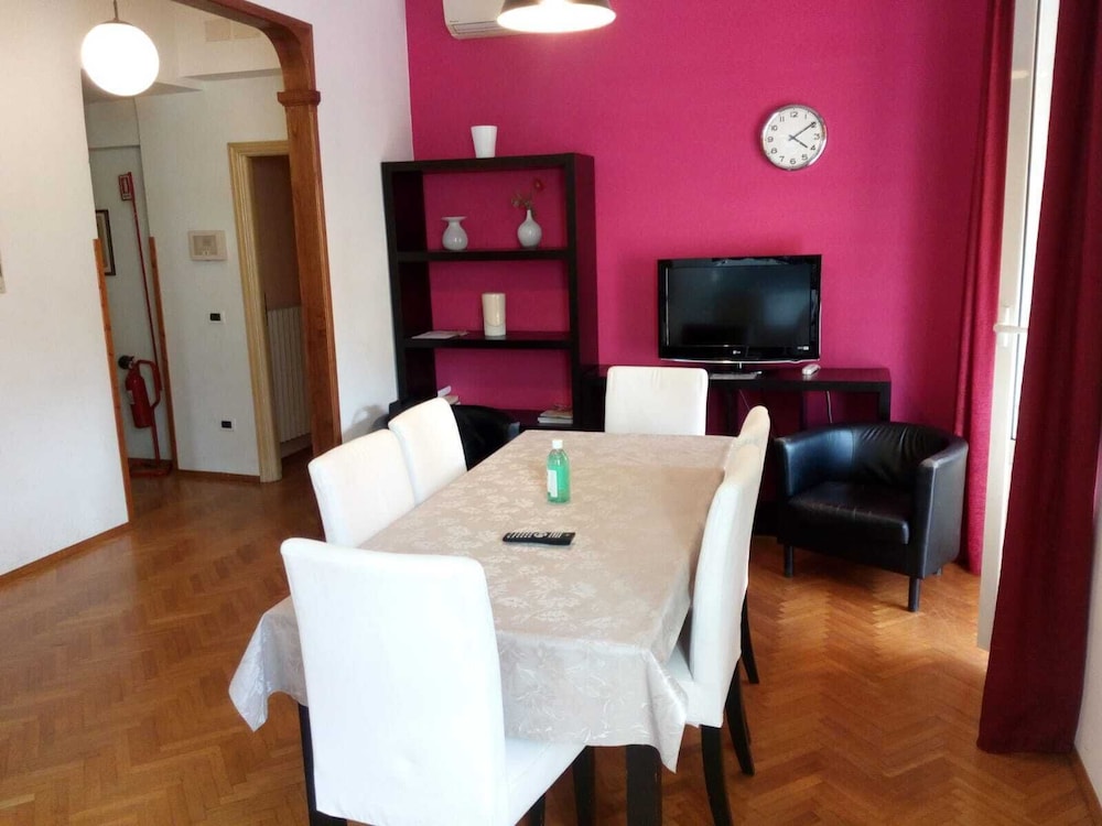 Large Vatican Apartment with 3 bedroom 9/12