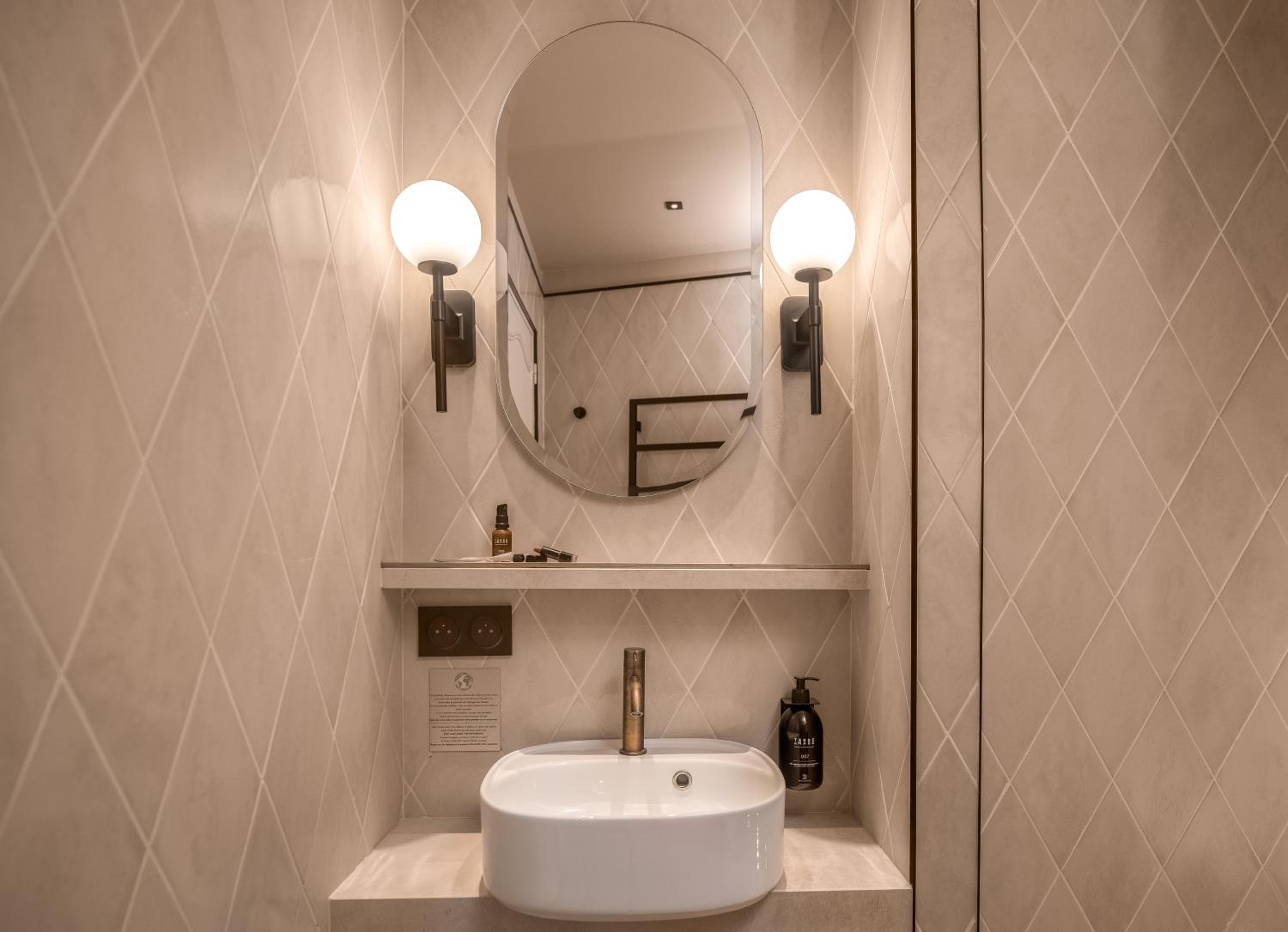 غرفة بريستيج بسرير كوين، Hotel Louison 5/6