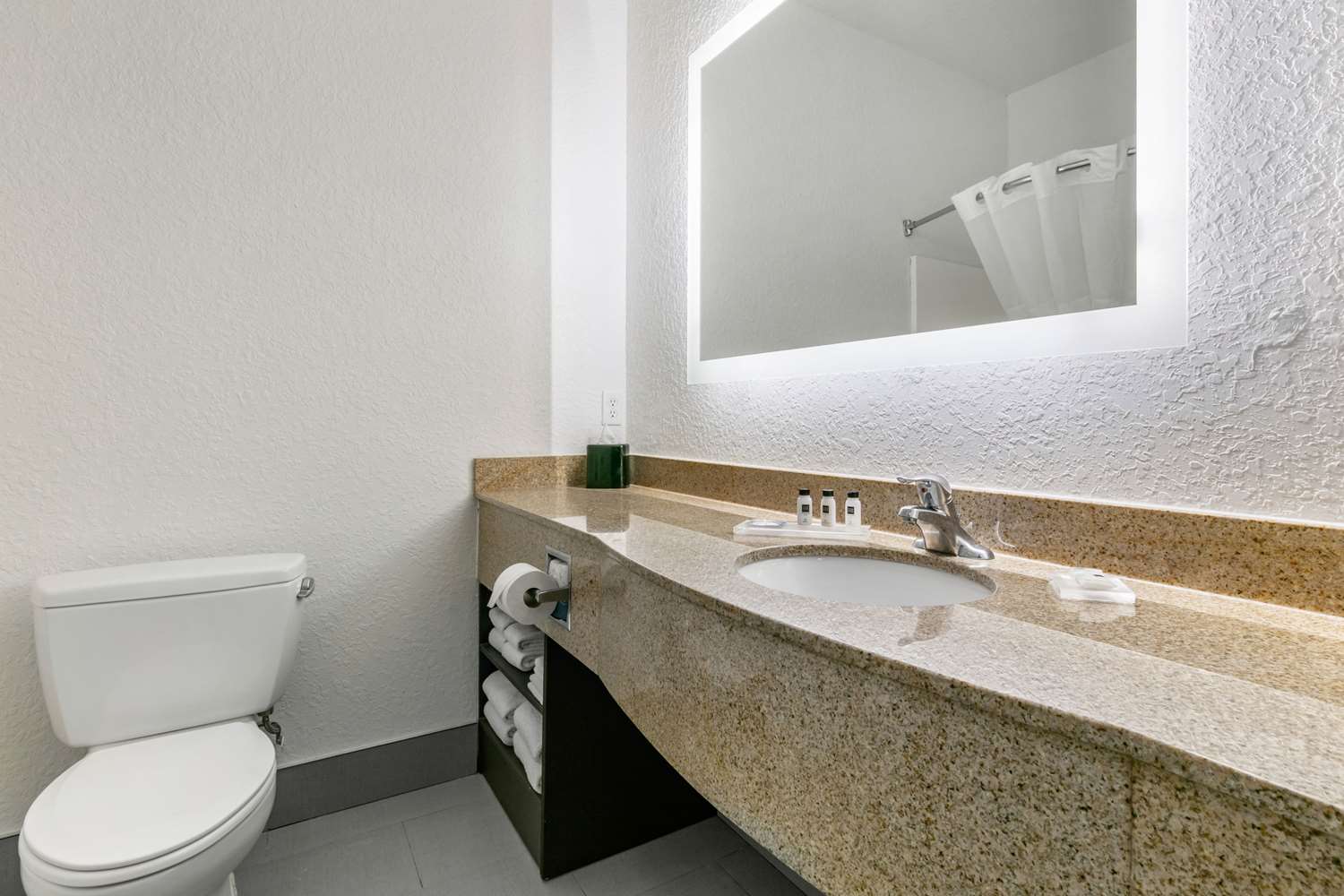 غرفة بسريرين كوين، Clarion Pointe Columbus-Bradley Park 4/4
