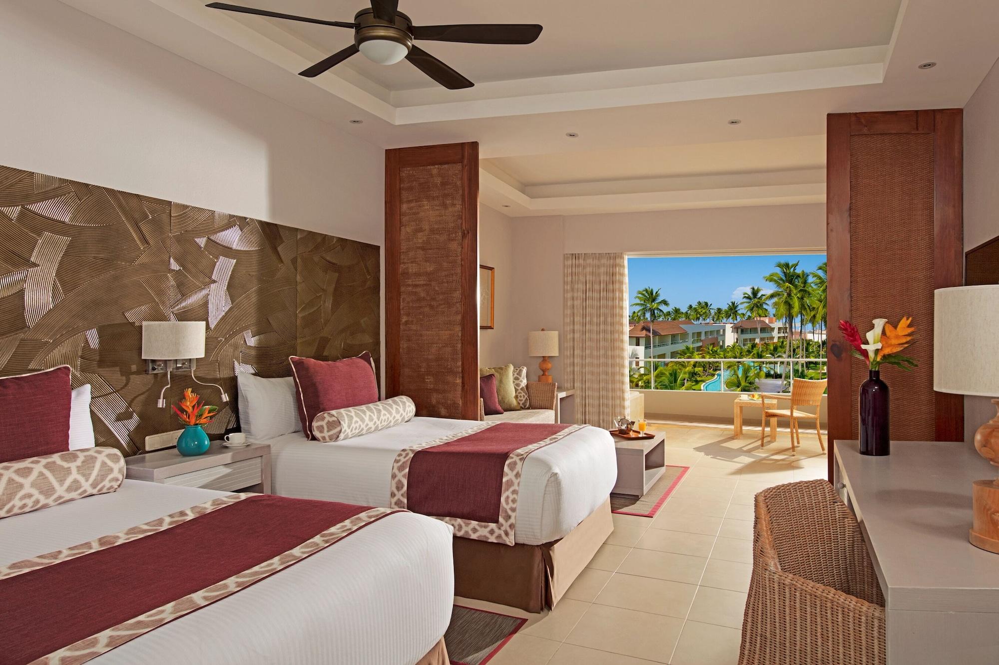 Preferred Club, Deluxe, Double Bed, Pool View