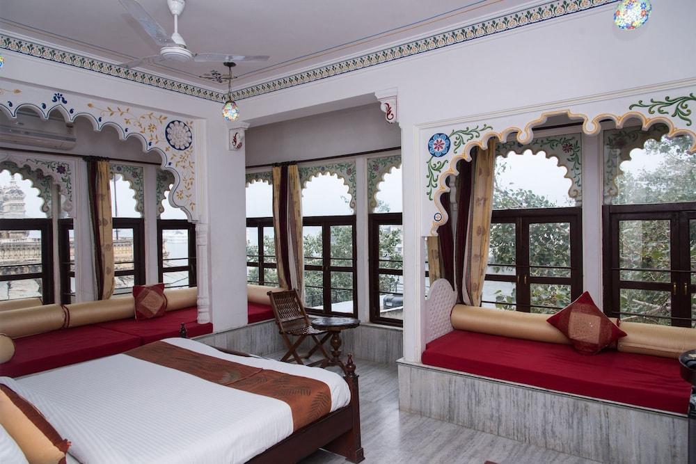 Oyo 10319 Hotel Pichola Haveli 8/16