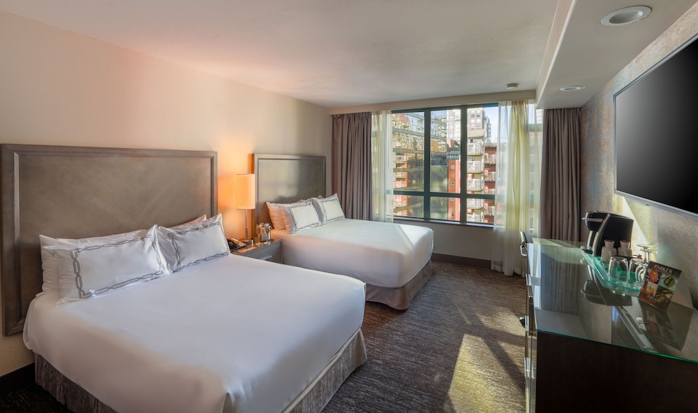 DELUXE, 2 QUEEN BEDS