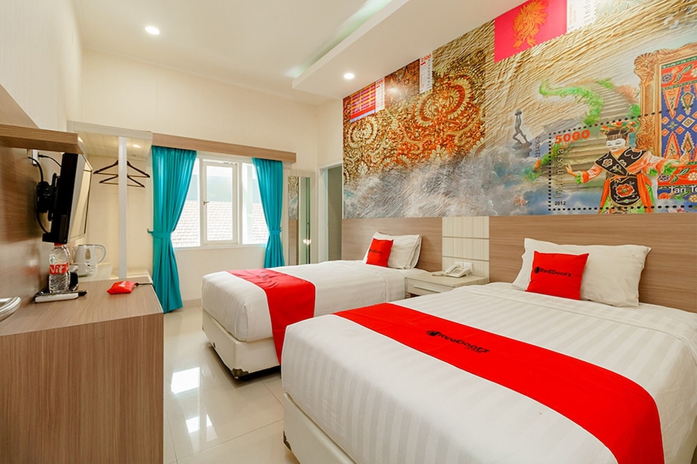 RedDoorz Plus @ Point Phila Cihampelas 18/50