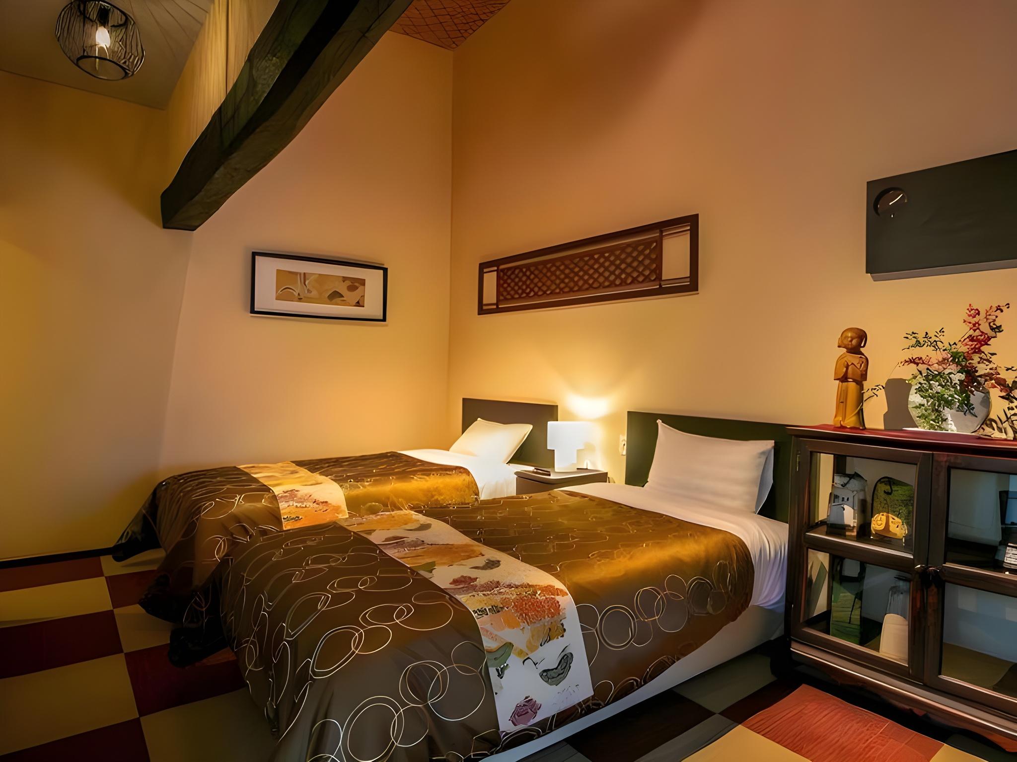Semi Room, Run of House, 1 Double and 1 Semi Double Bed