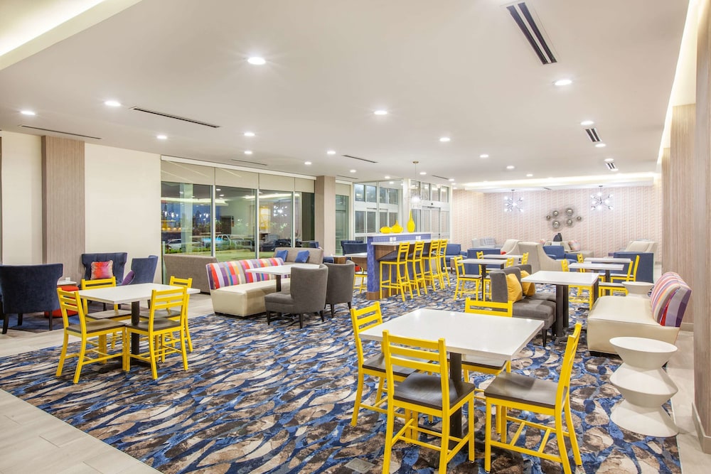 La Quinta Inn And Suites By Wyndham Dallas Duncanville 41/53