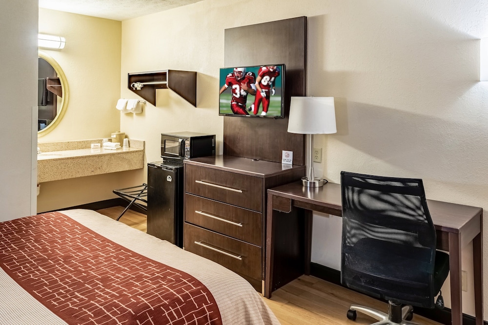 Red Roof Inn Columbus - Taylorsville 15/25