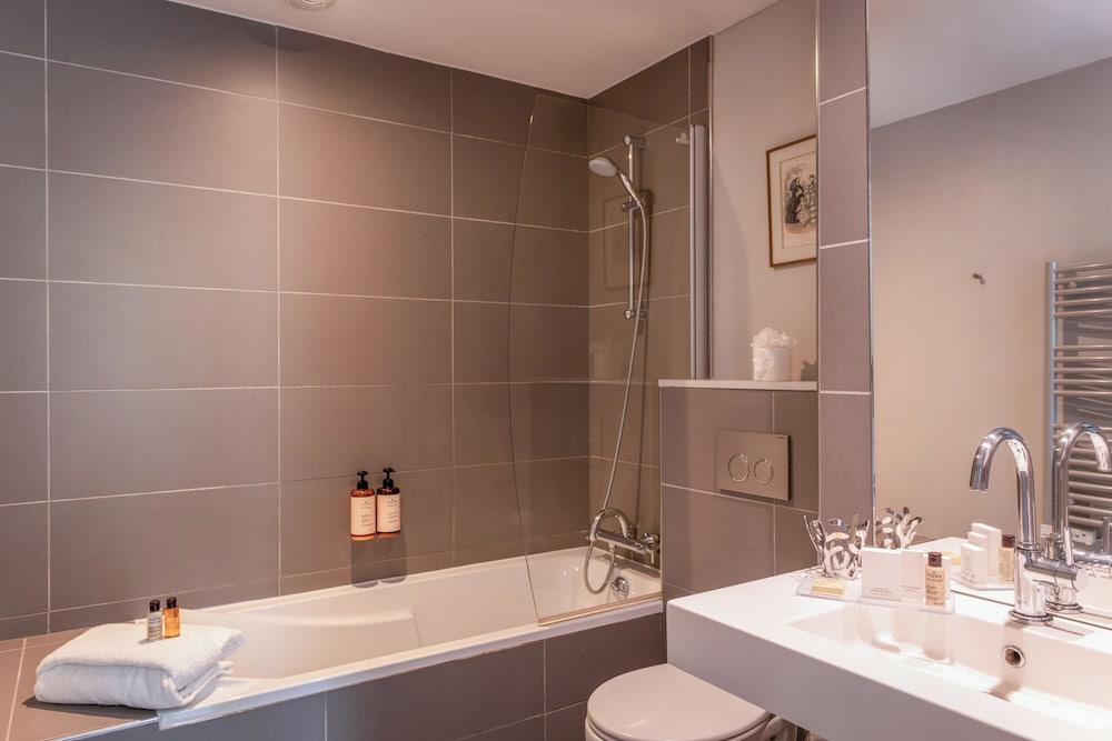 Suites and Hotel Helzear Champs Elysees 60/65