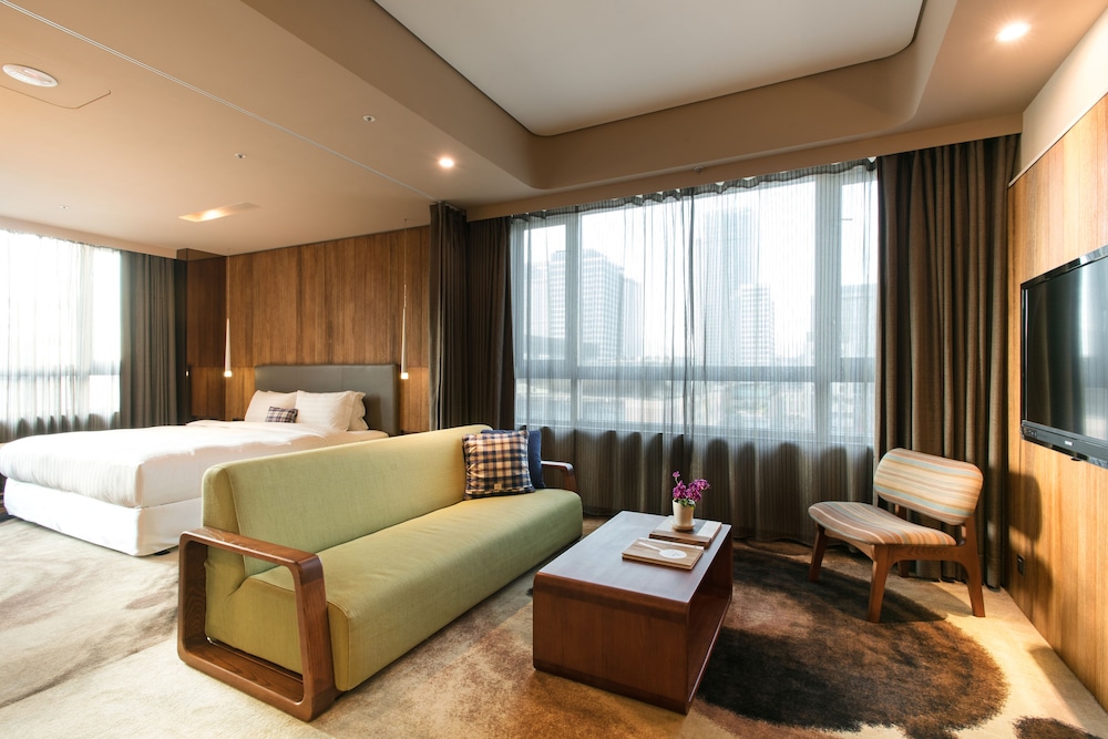 Home Hotel Xin Yi Branch 43/65
