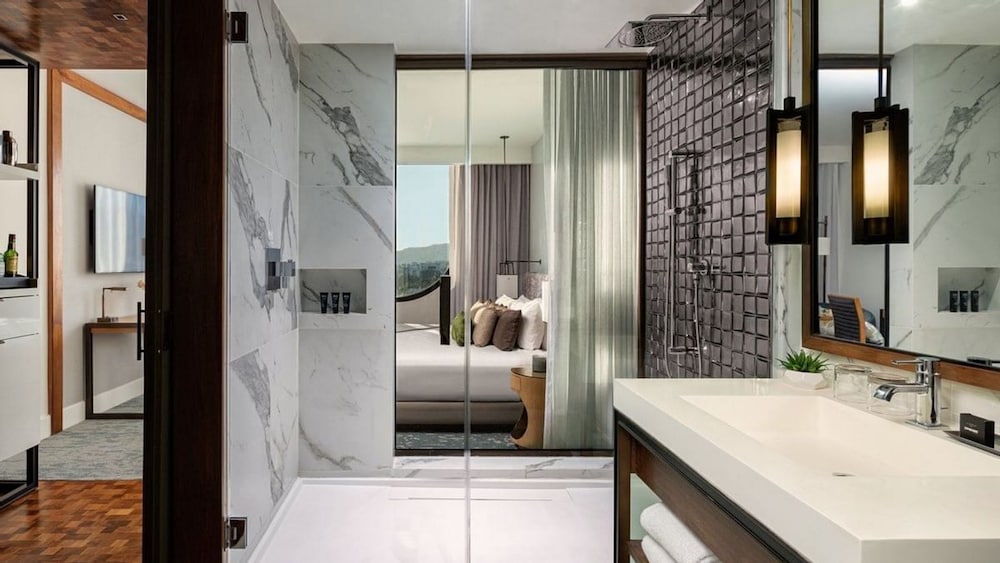 Bronze, King Bed, Balcony, Dream Hollywood Hotel 6/9
