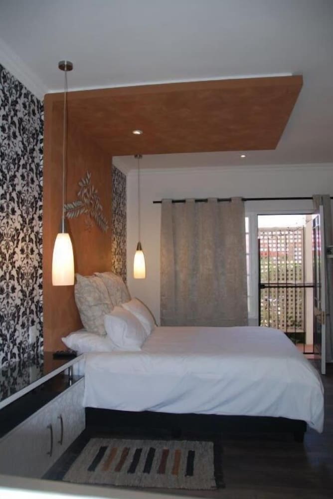 KNYSNA INN 23/24