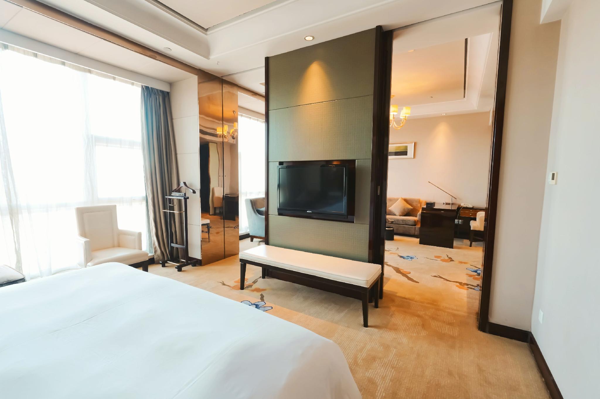 Zhongwei International Holiday Hotel 5/49