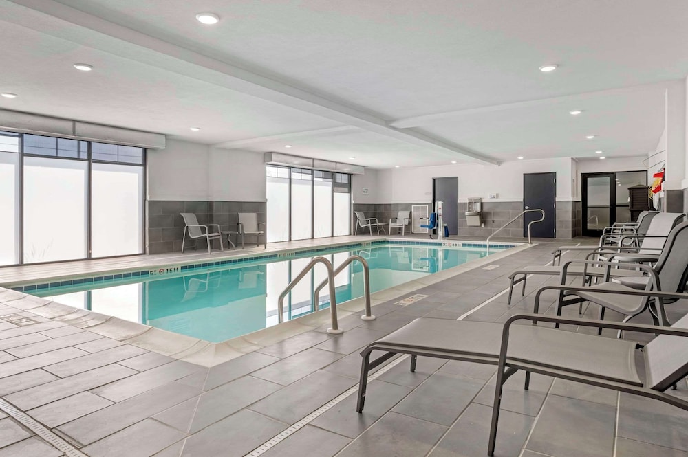 Comfort Inn & Suites Clarksville - Louisville North 41/69
