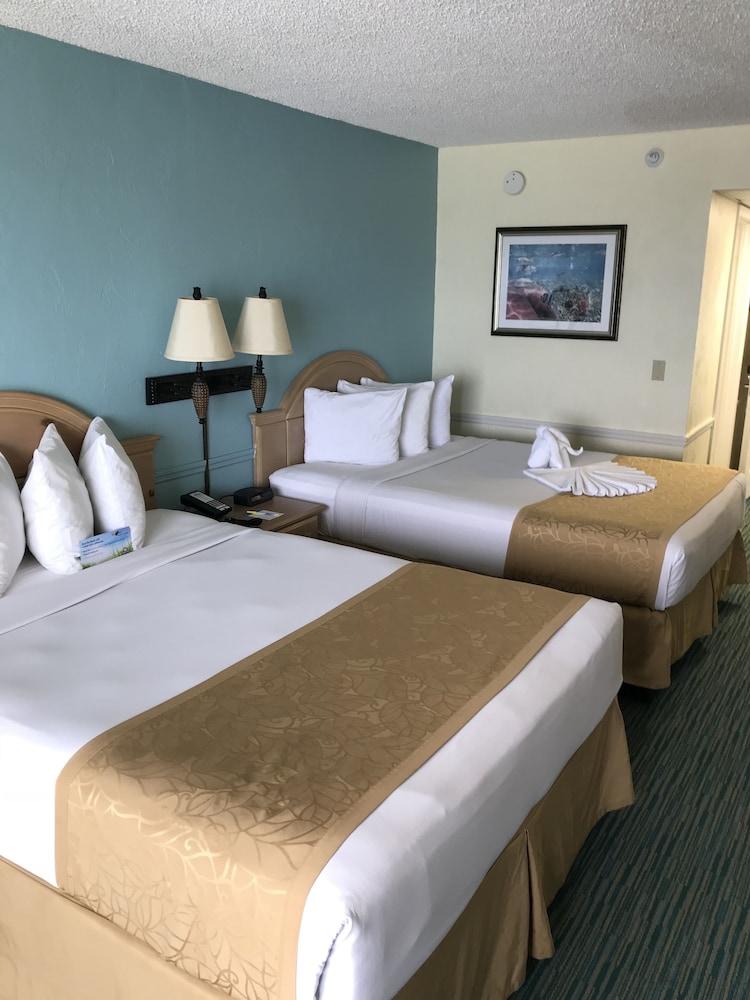 Days Inn by Wyndham Daytona Oceanfront 20/37