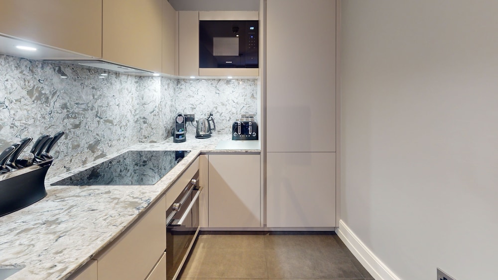 Cheval Knightsbridge 42/50