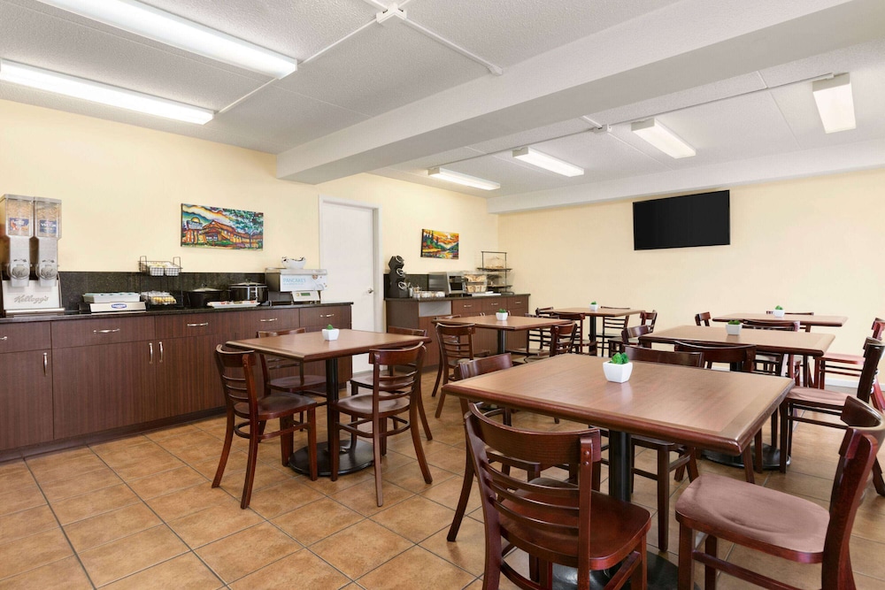 Days Inn By Wyndham Miramichi NB 39/45