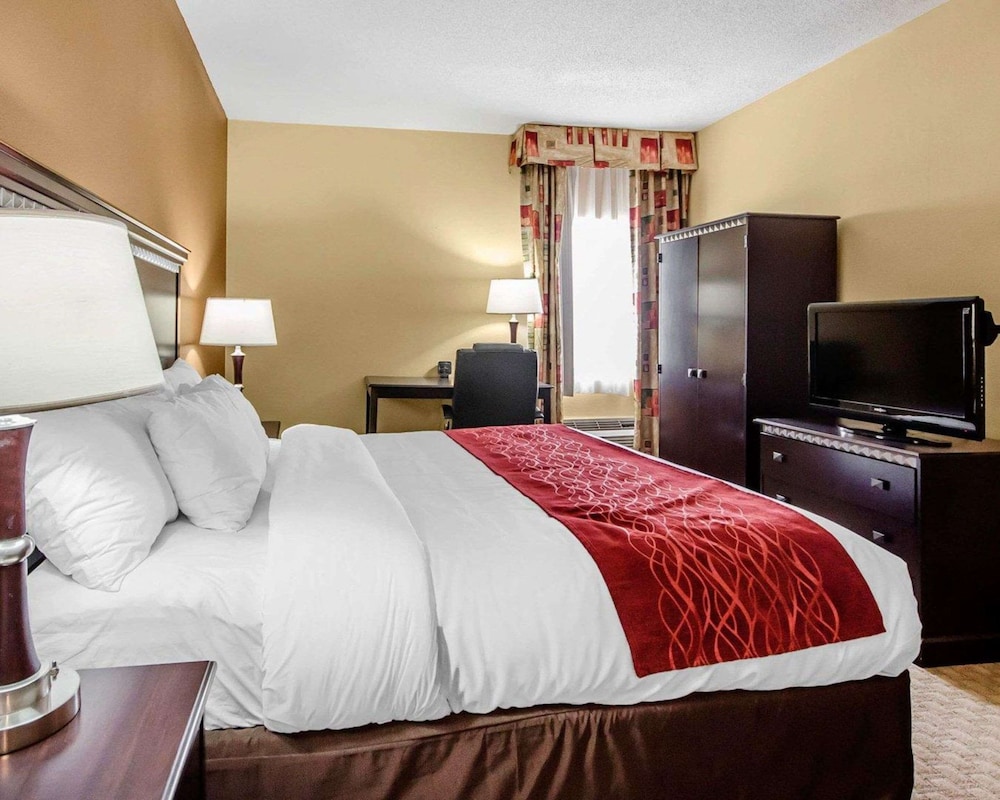 Comfort Suites Louisville East 12/38