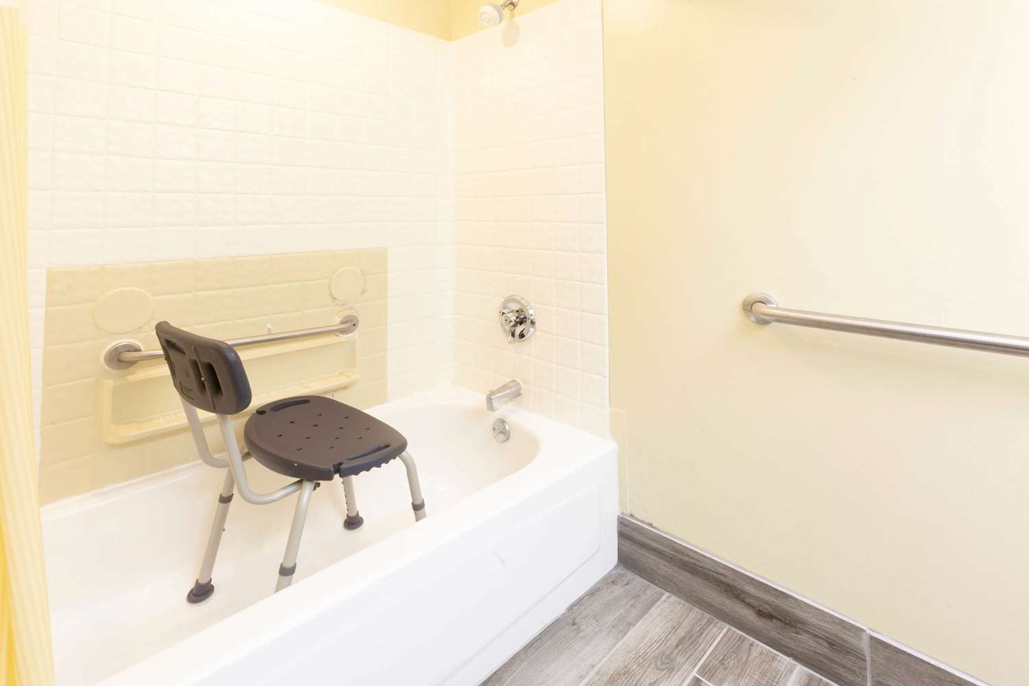 Days Inn By Wyndham Milan Sandusky South 11/11