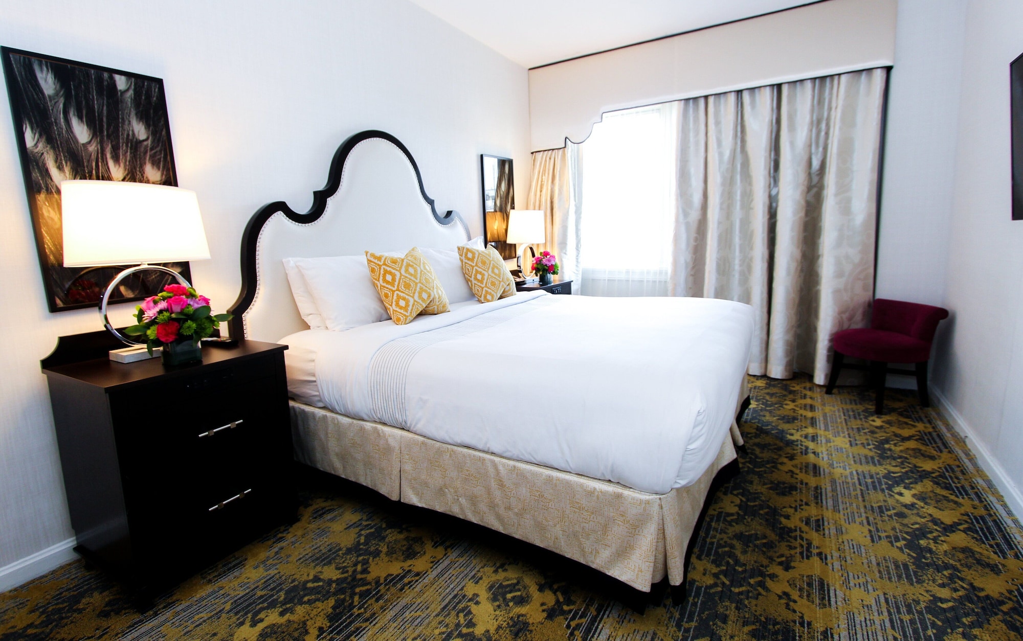 SUITE, KING BED