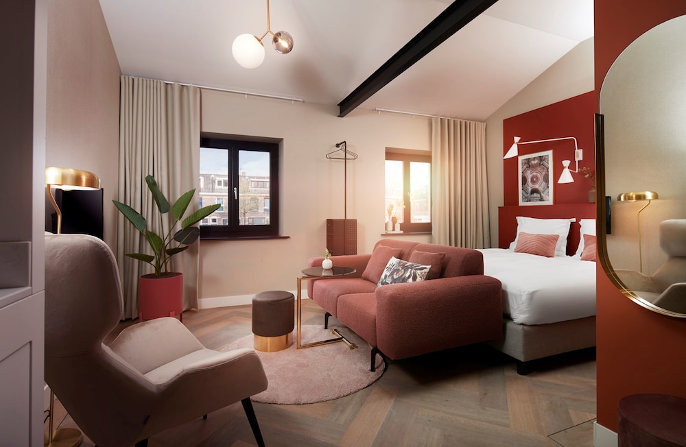 The Anthony Hotel 41/58