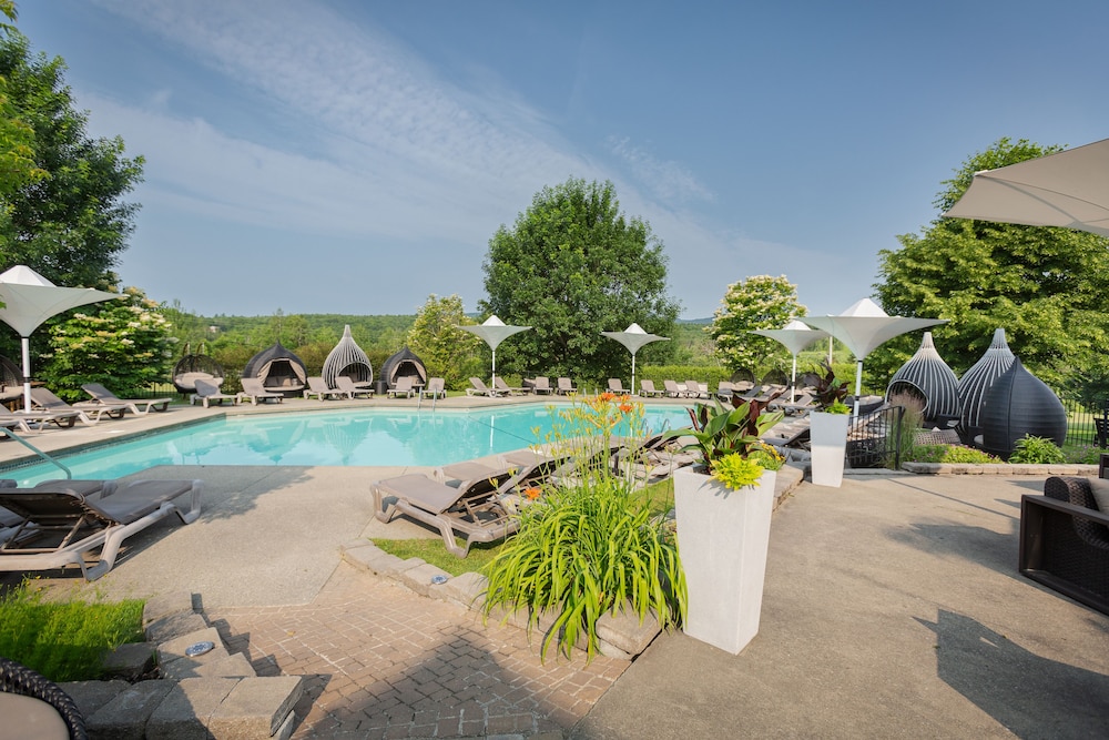 ESTRIMONT SUITES & SPA 3/61