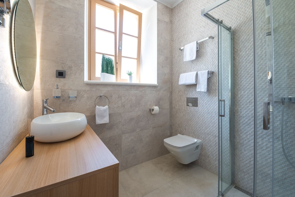 Casa Antika Suites 48/50